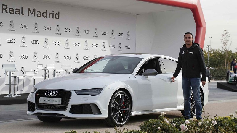 كريستيانو رونالدو يحصل على سيارة اودي جديدة مع زملائه في ريال مدريد Arabgt