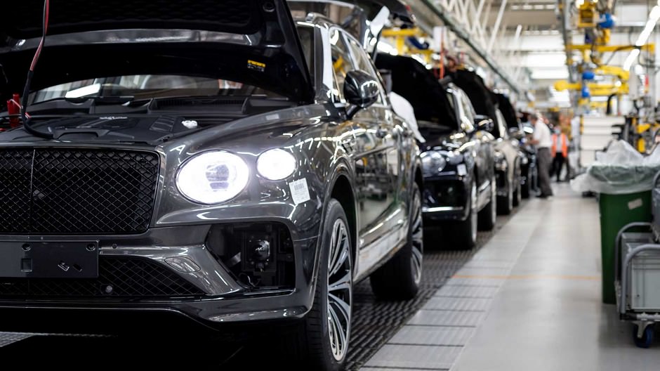 مصنع بنتلي يعلن عن بداية إنتاج سيارات بينتايجا 2021 عرب جي تي